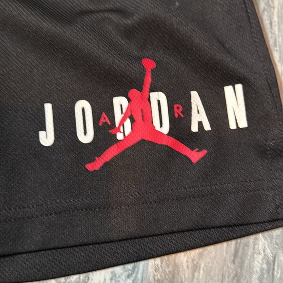 ❤️3/$30 Jordan Air Black and Red Athletic Shorts with Logo - Picture 4 of 8